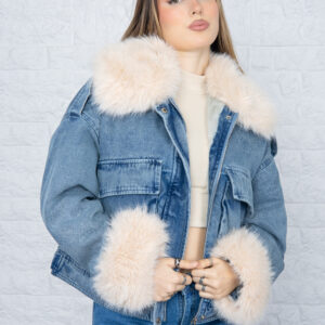 CARGO DE JEAN CON PIEL OVERSIZE